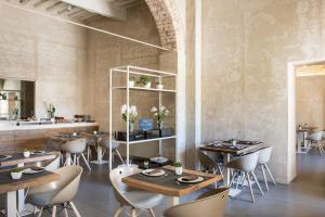 A restaurant or other place to eat at Hotel & Resort Le Colombare