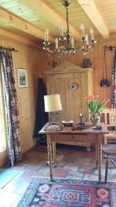 a room with a desk with a lamp and a chandelier at Chalet Blettner in Randa