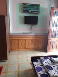 a room with a flat screen tv on a wall at Gia Long Motel in Long Hai