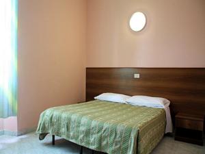Un ou plusieurs lits dans un hébergement de l'établissement Hotel Rallye