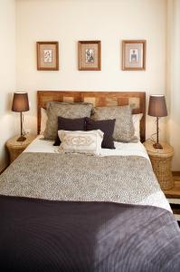 a bedroom with a large bed with two lamps at Ático con amplia terraza Nautilus II in Luanco