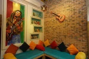Posezení v ubytování Mumbai Staytion Dorm- A Backpackers Hostel