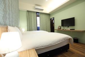 東門小棧(近市區，距離夜市200公尺)電視和／或娛樂中心