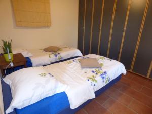 Кровать или кровати в номере Heidehof Pension B & B