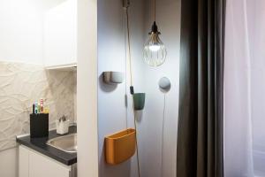 A kitchen or kitchenette at Apartment Near Trevi Fountain
