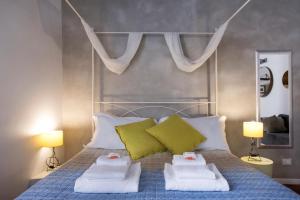 a bedroom with a bed with towels and two lamps at Apartment Near Trevi Fountain in Rome