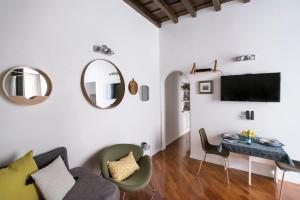 Гостиная зона в Apartment Near Trevi Fountain