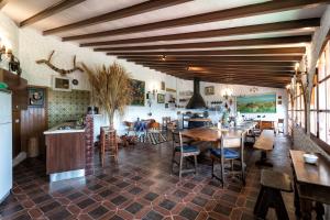 Reštaurácia alebo iné gastronomické zariadenie v ubytovaní Costa Maresme Apartment
