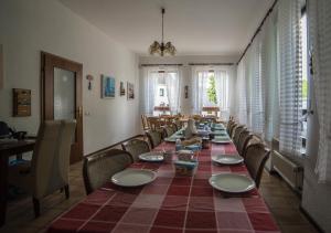 Posezení v ubytování Ferienhaus Vulkaneifel Kopp
