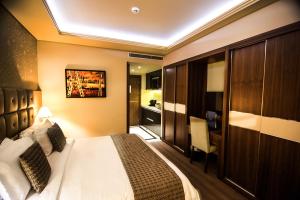 Letto o letti in una camera di Gems Hotel