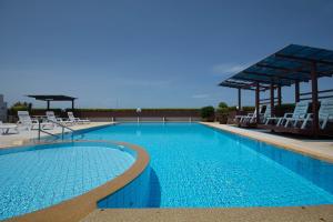 Bazén v ubytování Avatara Condo B24 by malai nebo v jeho okolí