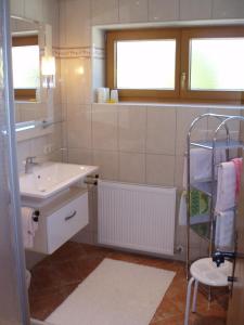 Vannituba majutusasutuses Ferienwohnungen - Haus Zierl +22 fotot