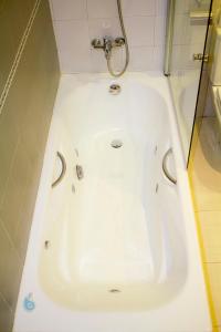 a white bath tub in a bathroom with a shower at Hotel Restaurante Caracho in Corella