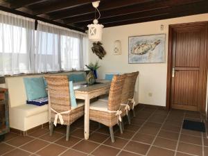 A seating area at Villa Mici