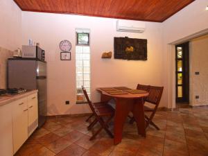 Kuchyňa alebo kuchynka v ubytovaní Apartments Nenad 1720