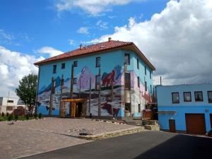 The building in which a vendégházakat is located