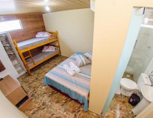 Dviaukštė lova arba lovos apgyvendinimo įstaigoje Pousada Família Flores