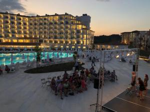 אורחים שוהים ב-Sunrise Blue Magic Resort - All Inclusive