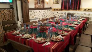 Keremidchieva Kushta Guest House italokat is kínál