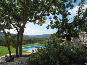 Вид на бассейн в Masseria La Chiusa Delle More или окрестностях