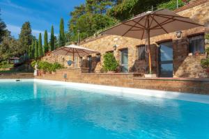 
The swimming pool at or close to Castelletto Di Montebenichi
