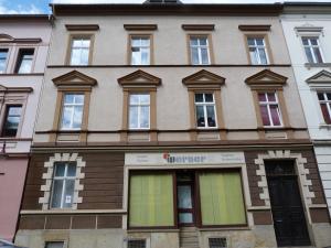 a large building with many windows on a street at Ferienwohnung Hahn in Sebnitz