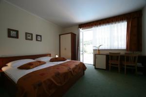 Postel nebo postele na pokoji v ubytování Hotel Aqua Roma + 18 fotografií