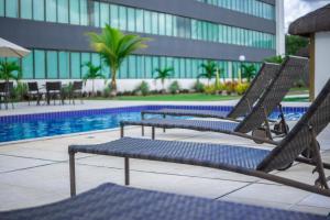 Bazén v ubytování Cambuci Hotel nebo v jeho okolí