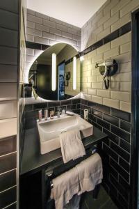 Koupelna v ubytování Ibis Styles Clermont-Ferrand République
