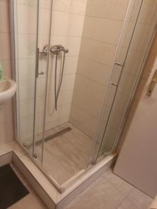 A bathroom at Virágos Apartman Balatonszemes