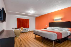 a hotel room with a bed and a desk at Motel 6-White, GA - Cartersville in White