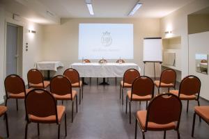The business area and/or conference room at Hotel Parigi 2 & Spa