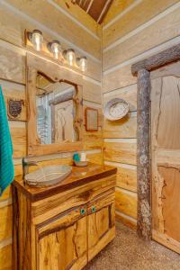 Gallery image of Fox Pass Cabins in Hot Springs