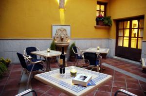 Gallery image of Hotel Casona de la Reyna in Toledo