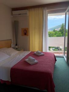 Afbeelding uit fotogalerij van Hotel BIP in Budva