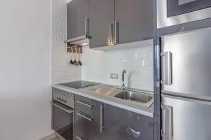 Kuchnia lub aneks kuchenny w obiekcie Los Cristianos Heated Pool Sea View Diamantes WIFI