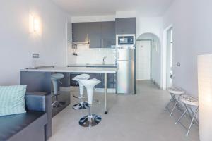 Kuchnia lub aneks kuchenny w obiekcie Los Cristianos Heated Pool Sea View Diamantes WIFI