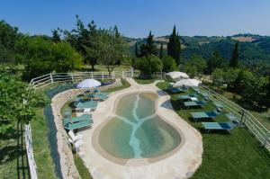 Bazén v ubytování Tenuta Sant'Apollinare nebo v jeho okolí