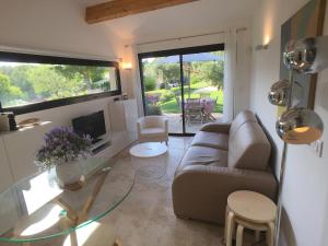 a living room with a couch and a glass table at Mer et Provence in La Cadière-dʼAzur