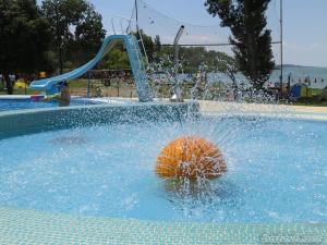 The swimming pool at or close to Virágos Apartman Balatonszemes