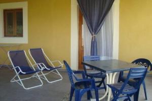 a table and chairs in a room with a table and a table and chairs at la casa di titti e jack in Malfa