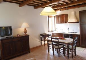 A kitchen or kitchenette at Agriturismo Il Poggiolo