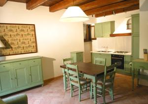 A kitchen or kitchenette at Agriturismo Il Poggiolo