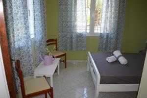 A bed or beds in a room at Monte Caputo Holiday House