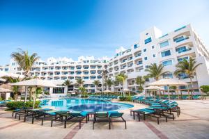 Bazén v ubytování Sunscape Cancun All-Inclusive Resort & Spa nebo v jeho okolí