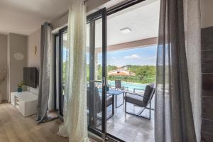 Bazén v ubytovaní Villa Fjolla alebo v jeho blízkosti