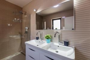 Kúpeľňa v ubytovaní Villa Fjolla