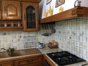 Η κουζίνα ή μικρή κουζίνα στο Appartement indépendant dans Villa Corisande