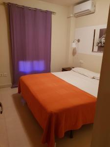 Posteľ alebo postele v izbe v ubytovaní Apartamento Cala de Nerja II + 6 fotografií