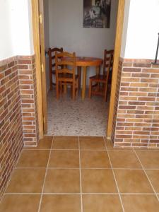 a dining room with a table and chairs at LA ERA 30 in Bolonia